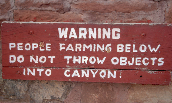 Sign at the top of Canyon del Muerto in Canyon de Chelly National Monument.
