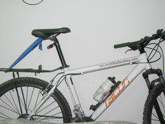 A clearer picture of the strap-rack jury-rigging.
