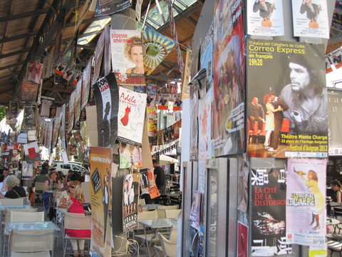 A café in Avignon, covered with posters for the Festival d'Avignon and the larger 