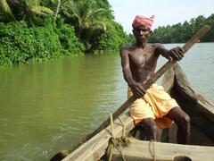 Keralan rowing a riverboat.