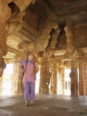 Angélique in the central atrium of the Vittala Temple.