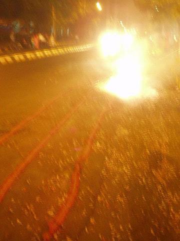Crackers going off in a long chain near Marine lines.