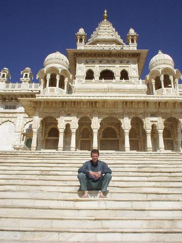 Me, in front of the cenotaph of Maharaja Jaswant Singh II.