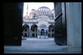 blue_mosque_door_to_courtyard