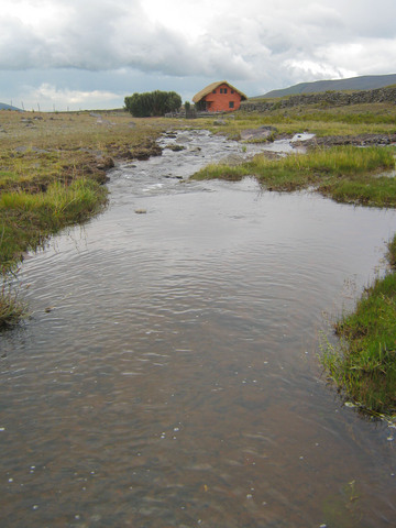 Tambopaxi creek and outbuilding.