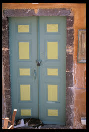 colored_door_santorini