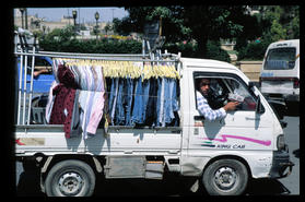 clothing_truck_aleppo